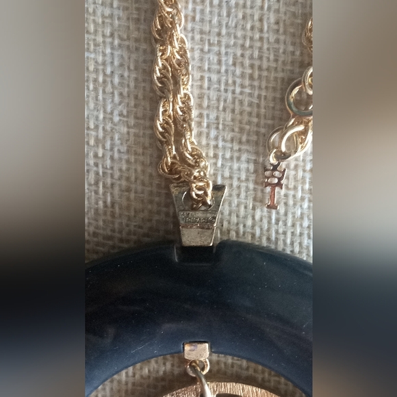 Trifari VTG Brown With Gold Tone Scrolls Spinner 3.5" Pendant Chain Necklace - Picture 12 of 13